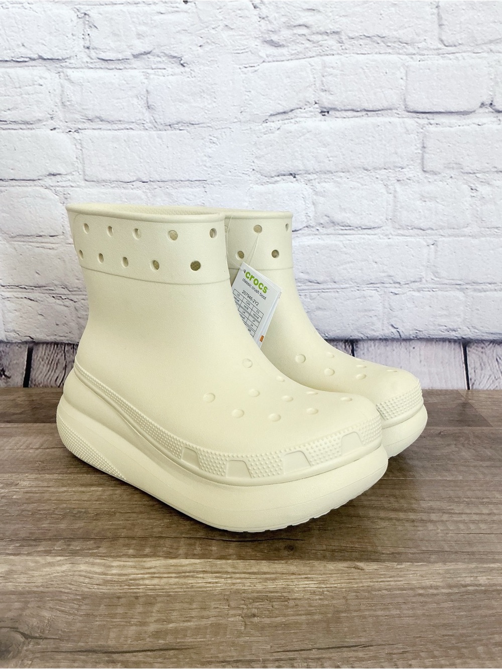 New Crocs Classic Crush Platform Boots Bone Slip On Size 8